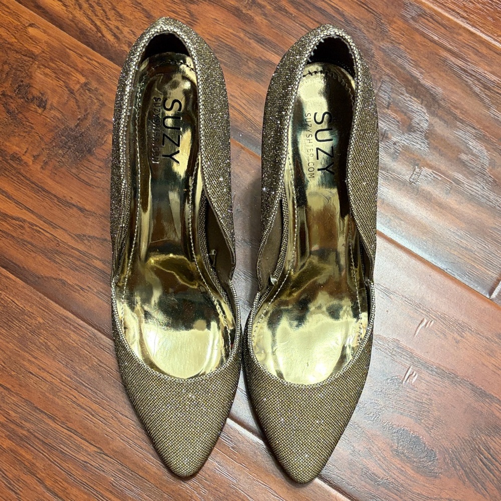 Suzy Shier Gold Glitter Heels